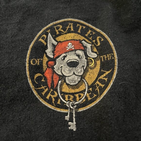 Disney Pirates of the Caribbean Movie Ride Promo Prison Dog Keys T-Shirt Small - Picture 4 of 5